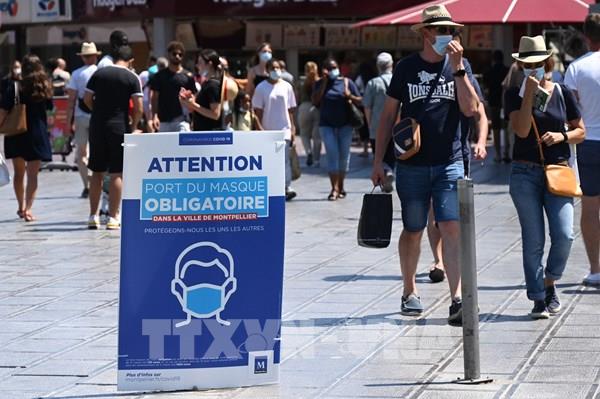 Pháp khuyến nghị đeo khẩu trang trên phương tiện giao thông công cộng