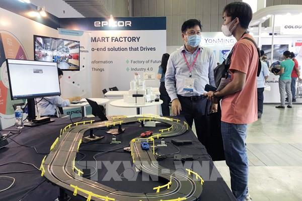 Khai mạc triển lãm thương mại quốc tế ngành công nghiệp ô tô đầu tiên tại Việt Nam