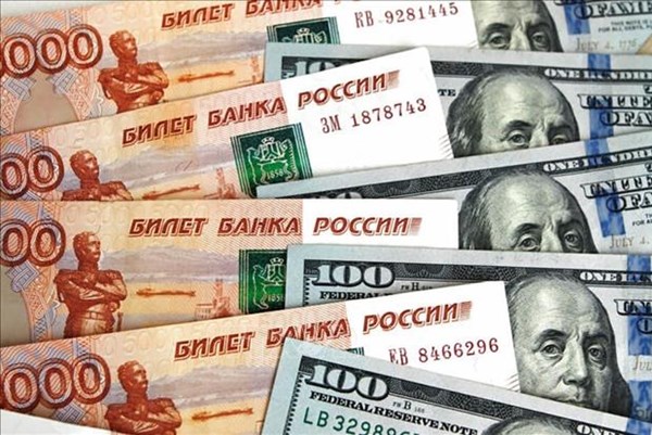 Chuyên gia quốc tế nhận định về đồng ruble của Nga suy giảm