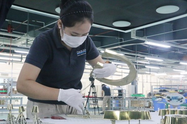 Niềm tin doanh nghiệp châu Âu giảm nhẹ do bất ổn kinh tế toàn cầu