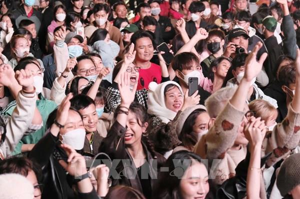 Đắm chìm trong âm nhạc điện tử “độc, lạ” tại Khu phố đi bộ Đà Lạt