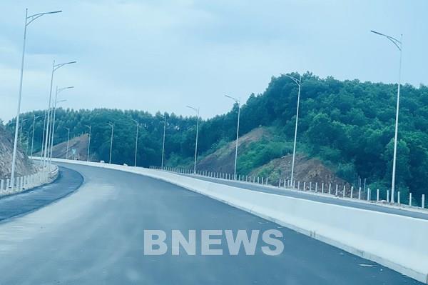 Ngày đầu thu phí cao tốc Tiên Yên – Móng Cái