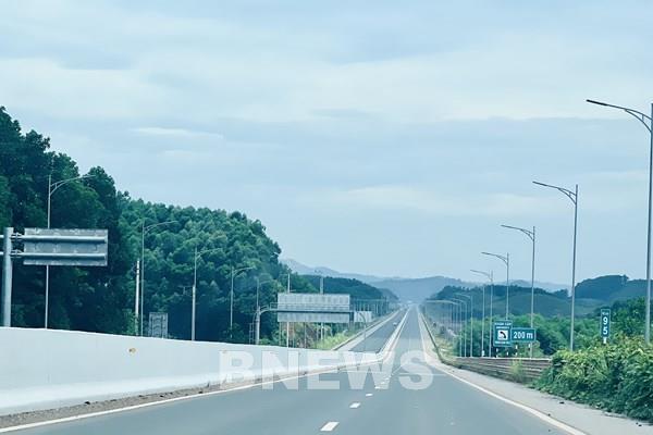 Cao điểm “30 ngày đêm” hoàn thành cao tốc Tiên Yên - Móng Cái