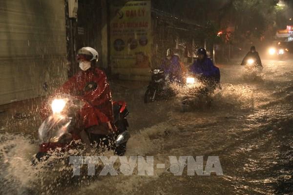 Cập nhật những tuyến phố ở Hà Nội đang bị ngập do mưa lớn
