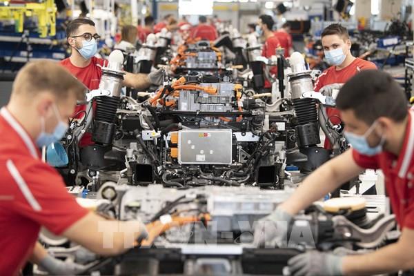 Đầu tư công nghiệp năm 2023: Châu Âu thụt lùi, châu Á vượt trội  