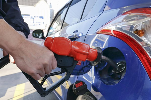 Nhật Bản tiếp tục trợ giá xăng dầu