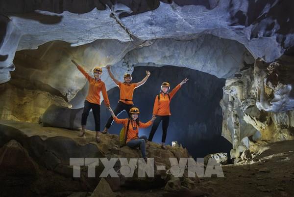 Khám phá vẻ đẹp Hang Kiều (Quảng Bình)