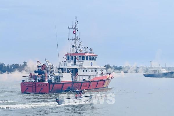 Diễn tập phối hợp tìm kiếm cứu nạn hàng hải trong vùng cảng biển Quảng Nam