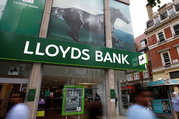 Lloyds dự kiến sa thải 3.000 nhân viên trong kế hoạch cải tổ