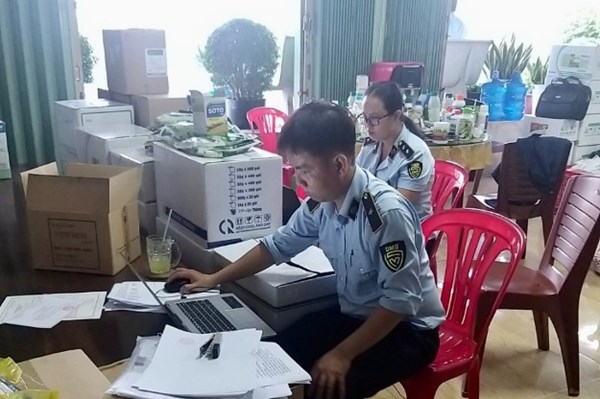 Phát hiện 4 tấn phân bón ghi thông tin không đúng bản chất hàng hóa