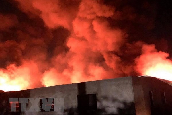Cháy xưởng tái chế cao su tại Hải Phòng