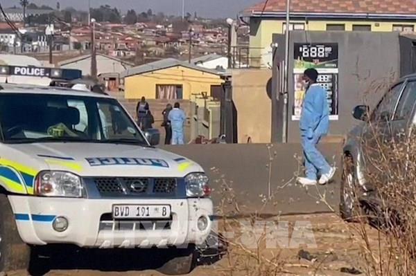 Nổ súng tại Nam Phi, 14 người thiệt mạng