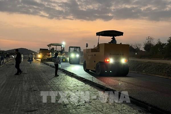 Vào giai đoạn nước rút, thi công cao tốc Phan Thiết – Dầu Giây gặp khó