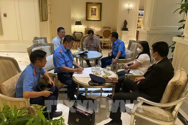 Xử phạt, yêu cầu lái xe taxi xin lỗi khách du lịch nước ngoài do thu tiền quá quy định
