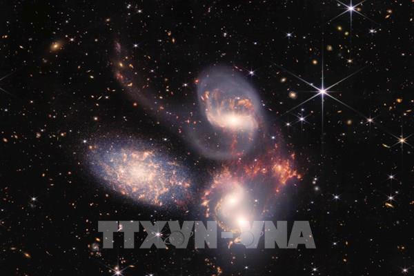 Hình ảnh vũ trụ qua siêu kính viễn vọng James Webb