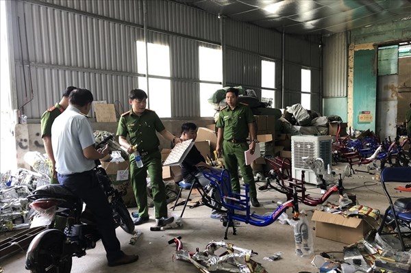 Cơ sở lắp ráp xe đạp điện giả nhãn hiệu quy mô lớn ở Bình Dương bị phát hiện