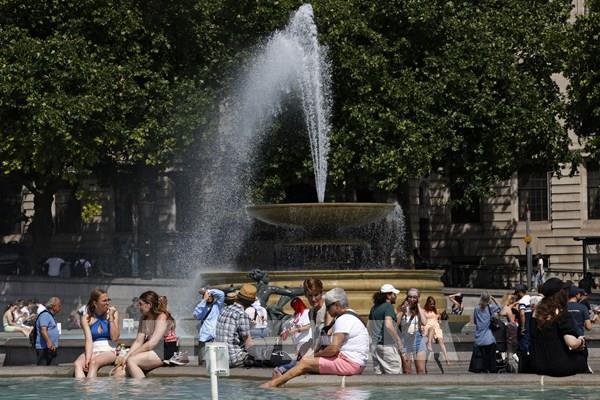 Anh đón "mùa Thu giả" vì nắng nóng bất thường