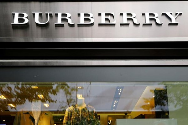 Doanh số bán hàng của Burberry giảm do các lệnh phong tỏa ở Trung Quốc