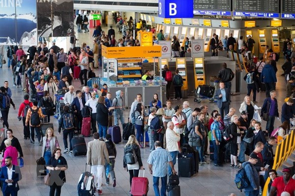Sân bay Frankfurk giảm lưu lượng chuyến bay do thiếu nhân sự liên tục