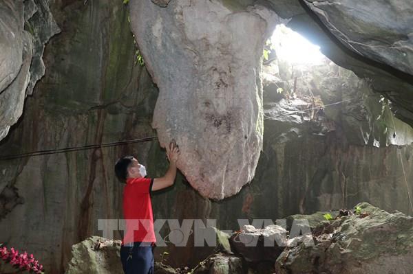 Độc đáo ngôi chùa cổ trong núi ở Yên Bái