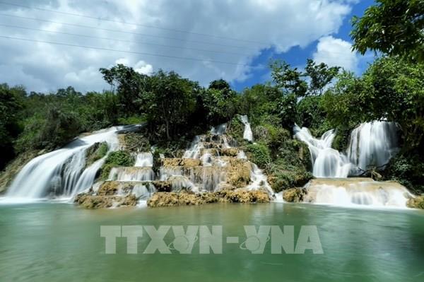 Khám phá vẻ đẹp của thác Bản Sầm (Cao Bằng)