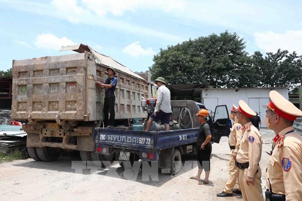 Xử lý nghiêm phương tiện vi phạm kích thước thùng hàng, chở quá tải trọng