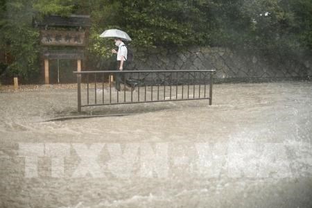 Nhật Bản sơ tán hàng trăm nghìn người do mưa lớn