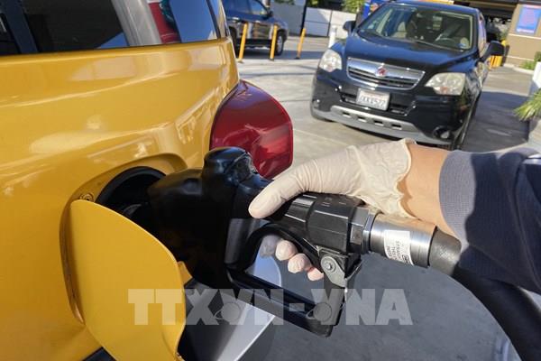 Giá xăng tại Mỹ lần đầu tiên giảm xuống dưới 4 USD trong 5 tháng
