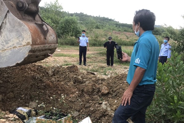 Xử phạt xe khách vận chuyển gần 100 kg thịt bò không rõ nguồn gốc