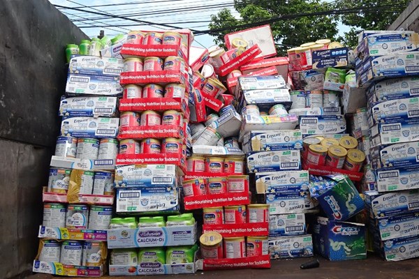Giám sát tiêu hủy lô sữa và hàng hóa không rõ nguồn gốc trị giá 1,8 tỷ đồng