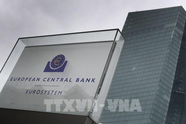 ECB bất ngờ tăng lãi suất