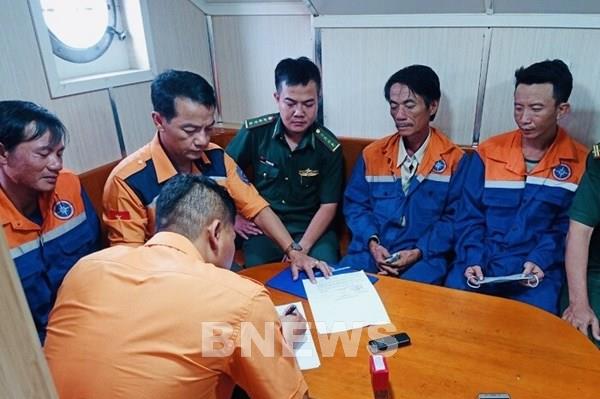 Cứu nạn kịp thời 4 ngư dân trên biển