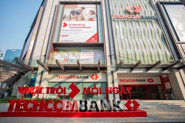 Techcombank báo lãi hơn 14 nghìn tỷ đồng trong nửa đầu năm