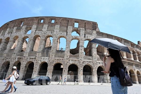 Italy ban bố cảnh báo đỏ do nắng nóng cao điểm tại 16 thành phố