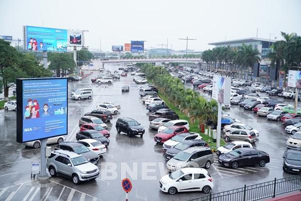 Hà Nội yêu cầu xử lý tình trạng mất an toàn giao thông tại sân bay Nội Bài