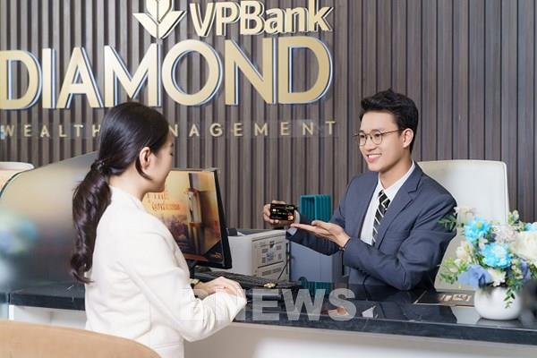 Lãi suất ngân hàng "đua" tăng, vượt 11%/năm