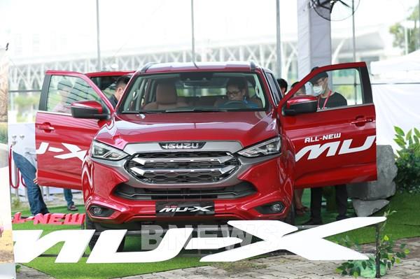 Bảng giá xe Isuzu tháng 10/2022: SUV mu-X hoàn toàn mới có giá từ 900 triệu