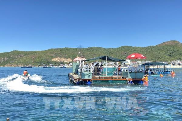 Bình Định chấn chỉnh hoạt động tự phát của các nhà hàng bè nổi ở Hòn Khô