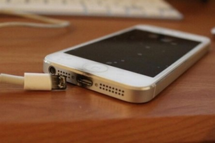 Lâm Đồng: Bé trai 11 tuổi bị điện giật tử vong khi dùng điện thoại đang sạc pin