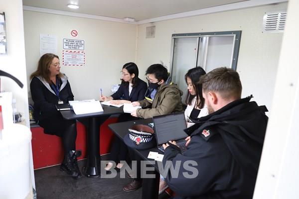 Đại sứ quán Việt Nam tại Anh làm việc với giới chức sở tại về vụ hỏa hoạn ở Manchester