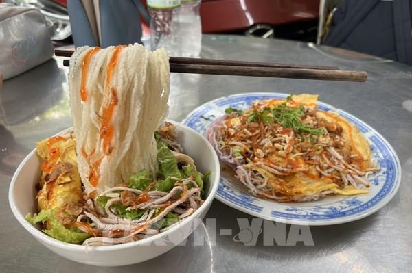 Hủ tiếu đa sắc “có một không hai” ở Cần Thơ