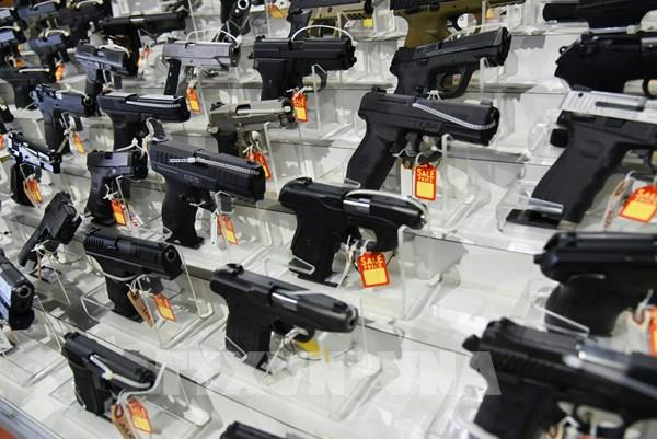 Giới lập pháp Mỹ gây sức ép với các công ty sản xuất súng đạn