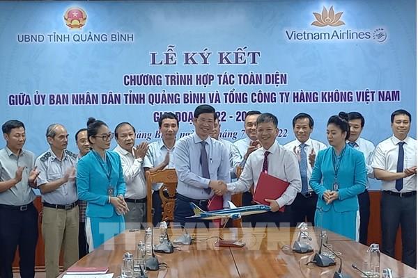 Quảng Bình và Vietnam Airlines ký chương trình hợp tác toàn diện