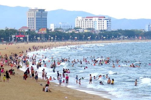 Hải Phòng: Đồ Sơn đông khách du lịch, Cát Bà giảm đáng kể