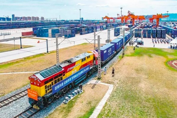 Thượng Hải kết nối tuyến đường sắt chở hàng đầu tiên với Trung Á