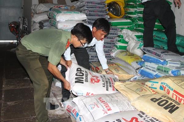 Phát hiện một số loại phân bón vi phạm nhãn, gây nhầm lẫn