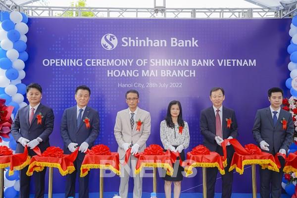 Shinhan Việt Nam tiếp tục mở rộng mạng lưới ở Hà Nội và TP.HCM
