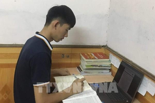 Nam sinh thủ khoa khối C dù đang học năm hai Đại học Công nghệ Giao thông vận tải