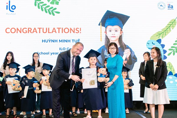 Hơn 250 trẻ tốt nghiệp mầm non song ngữ ILO