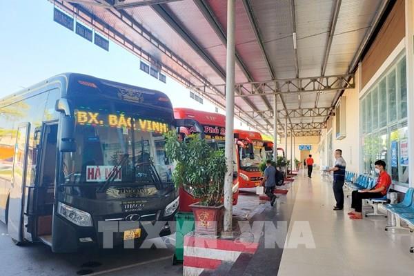 Vận tải hành khách giảm “áp lực” khi xăng dầu giảm giá